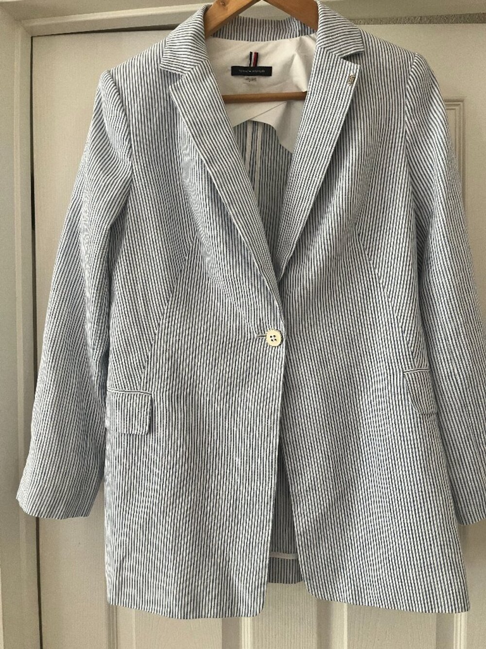 Tommy Hilfiger Women’s blue/white Pinstripe  Button Blazer Jacket Size 4